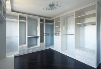 Классический шкаф-гардероб в коридор